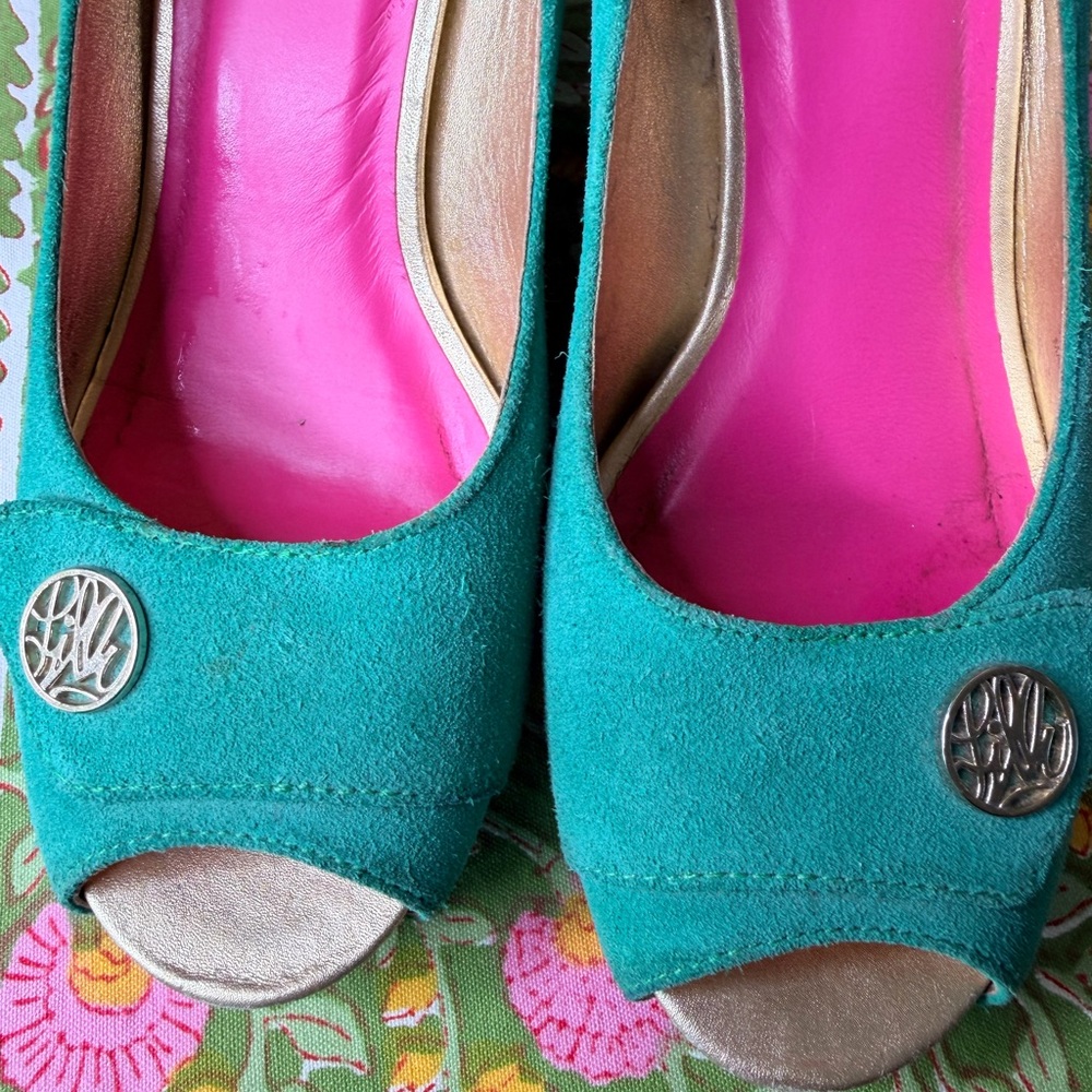 Lilly Pulitzer Resort Chic Jewel Green Suede Wedge Peep Toe 9 - Picture 2 of 6